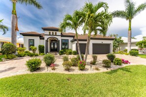 Exterior - Stunning Waterfront-canal home minutes from Charlotte Harbor, Saltwater Pool! (Punta Gorda)