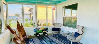 Modern Beach House Minutes from White Sand Beaches, Secure Boat Parking