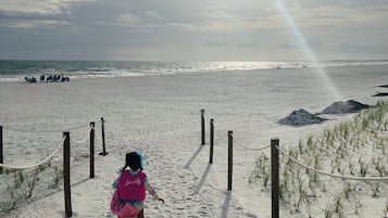 Chaises longues, serviettes de plage
