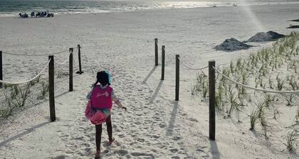 Modern Beach House Minutes from White Sand Beaches, Secure Boat Parking