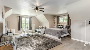 1 bedroom, desk, WiFi