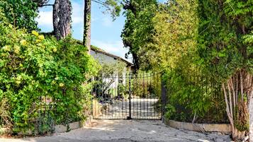 Enceinte de lâhĂ©bergement