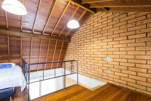 1 bedroom, desk, Internet, bed sheets