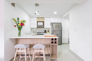 Fridge, microwave, oven, coffee/tea maker - Entire Studio close to Medellín's downtown, the real Medellín (Medellín)