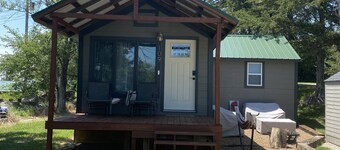 The Country Cottage. A cozy 1bed/1bath in the small country town of Scandia, KS.