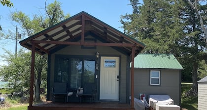 The Country Cottage. A cozy 1bed/1bath in the small country town of Scandia, KS.