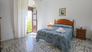 4 chambres, fer et planche à repasser, lit de bébé portatif, Wi-Fi