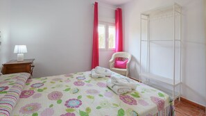 3 bedrooms, iron/ironing board, WiFi