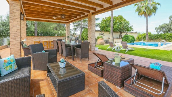 Outdoor dining - El Pinar La Puebla de Los Infantes by Ruralidays (Seville)