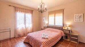 3 Schlafzimmer, Bügeleisen/Bügelbrett, Reisekinderbett, WLAN