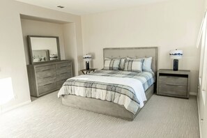 5 室のベッドルーム、デスク、WiFi