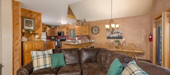 Three Story Cabin w/Hot Tub, Large Decks & Grill, Garage, Near Hike/Bike Trails
