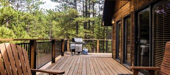 Three Story Cabin w/Hot Tub, Large Decks & Grill, Garage, Near Hike/Bike Trails