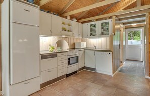 冷蔵庫、コンロ、食器洗い機、コーヒー / ティーメーカー