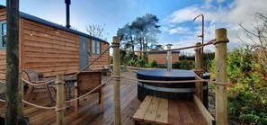Terrace/patio - Willow Arch Shepherd's Hut with hot tub (Chard)