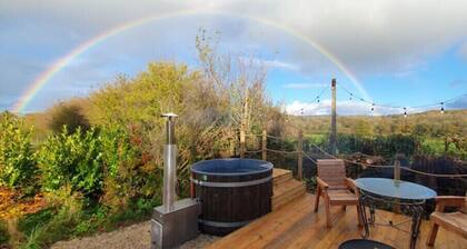 Willow Arch Shepherd's Hut with hot tub