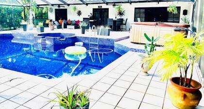 Stunning Pool Cottage in heart of Wellington and the Polo Grounds WEF2024