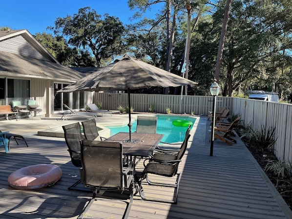Outdoor dining