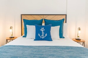 2 bedrooms, desk, iron/ironing board, internet - Varanda Azul – Lookout Loft w/ Marina View (Ponta Delgada)