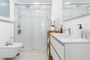 تجهيزات دش، مجففات شعر، مناشف