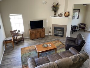 Smart TV, chimenea y videojuegos 