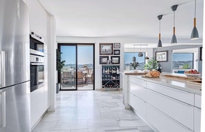 Kühlschrank, Ofen, Herdplatte, Geschirrspüler