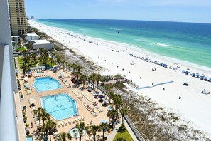 Lämmitetty uima-allas