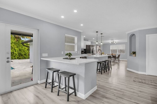 Beautiful new house in Delray with heated pool & game room. Close to boca!