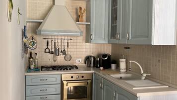 Kühlschrank, Ofen, Herdplatte, Geschirrspüler