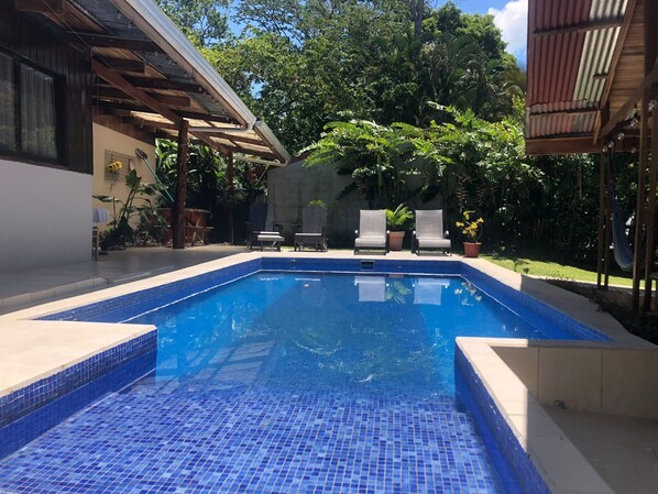 Outdoor pool - Le Petit Hotel (La Fortuna)
