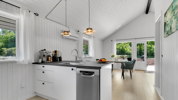 Kaffetrakter/tekoker, kjøleskap, kokeplater og oppvaskmaskin