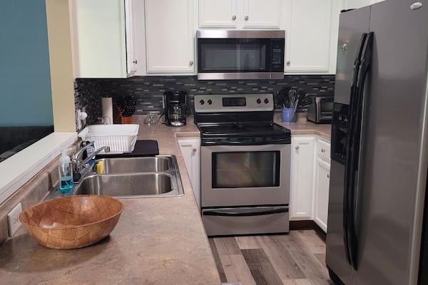 Frigorífic, microones, forn i placa de cuina