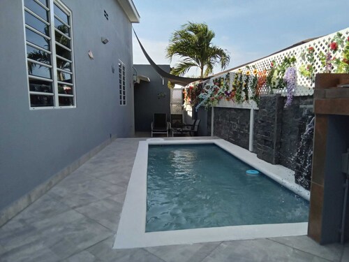 Stylish apartment w/pool located in peaceful neighbourhood
