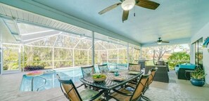 Outdoor dining - Palm Paradise Poolside (Cape Coral)