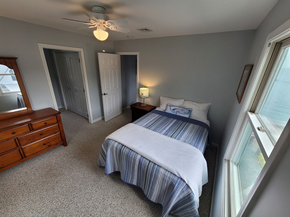 Barbara's Beachfront Private Beach, Ocean Views, Perfect New England