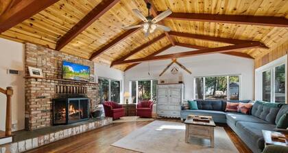 Walk to town, Lake access, Pet Friendly, King bed