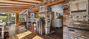Walk to town, Lake access, Pet Friendly, King bed, Patio mountain views