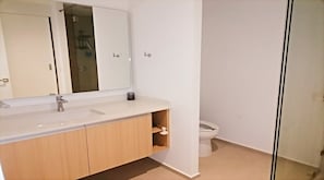 Apartamento luxo | Banheiro | Sabonete, papel higiênico