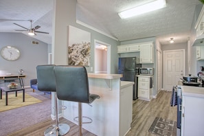 Private kitchen - The Covington Cozy & Comfort - Sleeps Up To 8 (Covington)