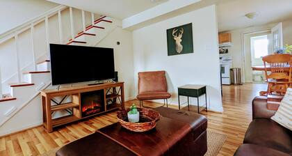 The Warren House: 5 minutes to Shenandoah National Park!