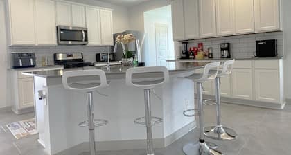 Charming 4B Lake View Cul-De-Sac Home @ Katy