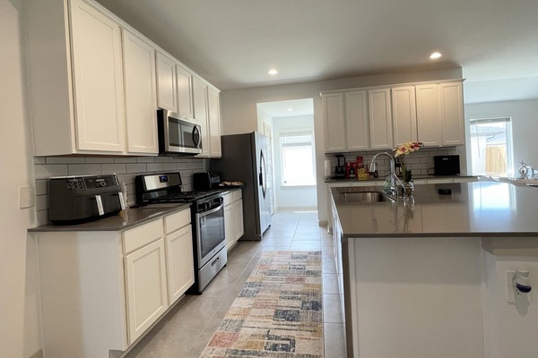 Refrigerador, microondas, horno, placa de cocina