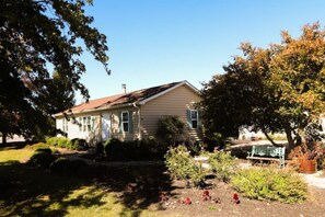 Exterior - Pet Friendly Cozy Coastal Rancher - Room to Roam (Georgetown)