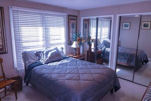 WiFi - Pet Friendly Cozy Coastal Rancher - Room to Roam (Georgetown)