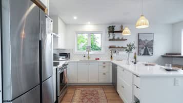 Refrigerador, microondas, horno, placa de cocina