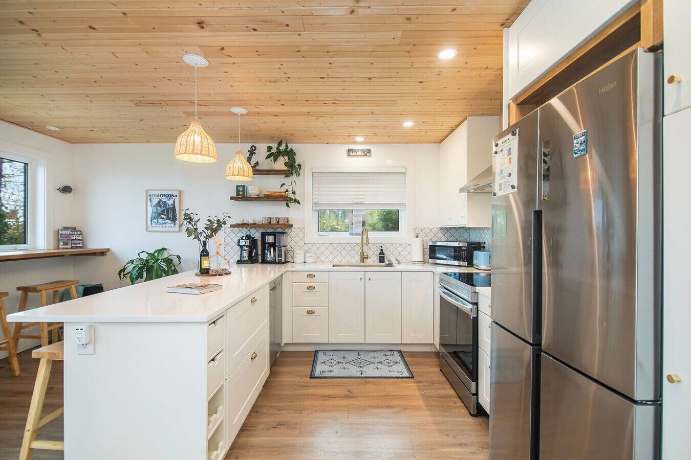 Kjøleskap, mikrobølgeovn, ovn og kokeplater