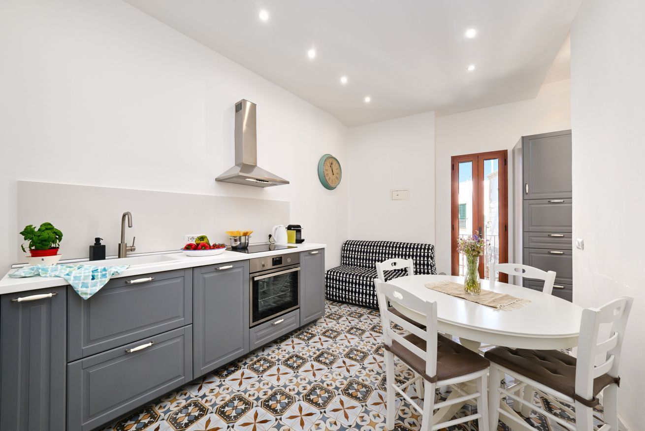 Frigorifero, forno, piano cottura, lavastoviglie
