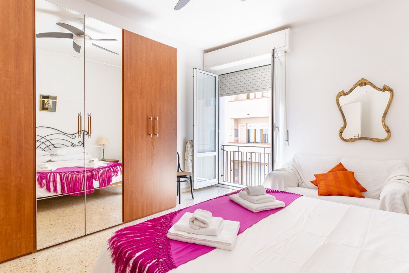 2 quartos, ferros/tábuas de passar roupa, acesso à internet