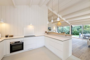 Réfrigérateur, micro-ondes, four, lave-vaisselle