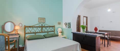 1 chambre, fer et planche Ă repasser, accĂšs Ă Internet, literie fournie